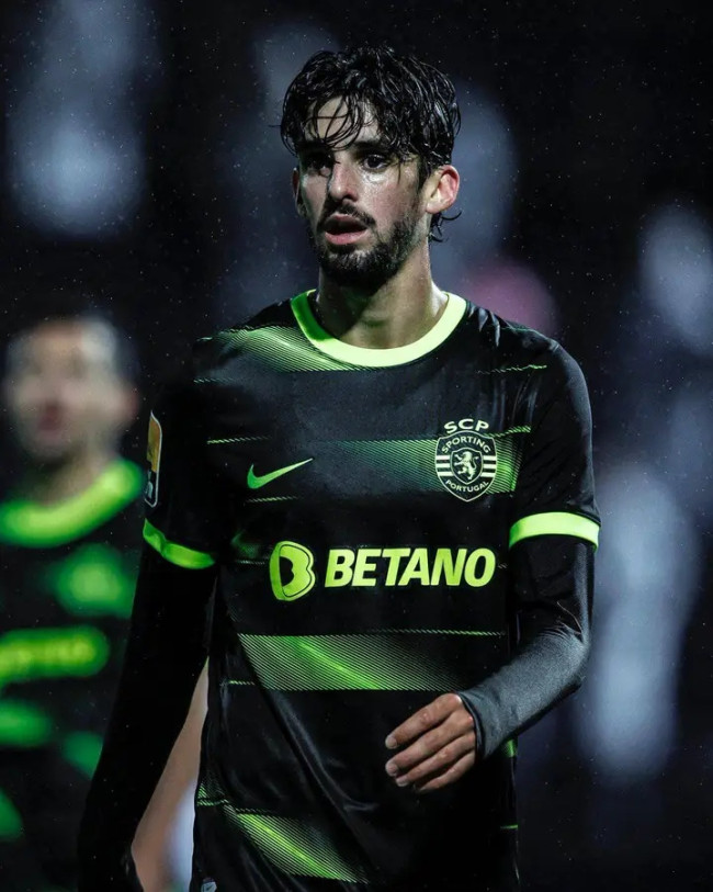 Barcelona Pantau Trincao, Manchester United dan Manchester City Siap Bersaing 6 1741148206975