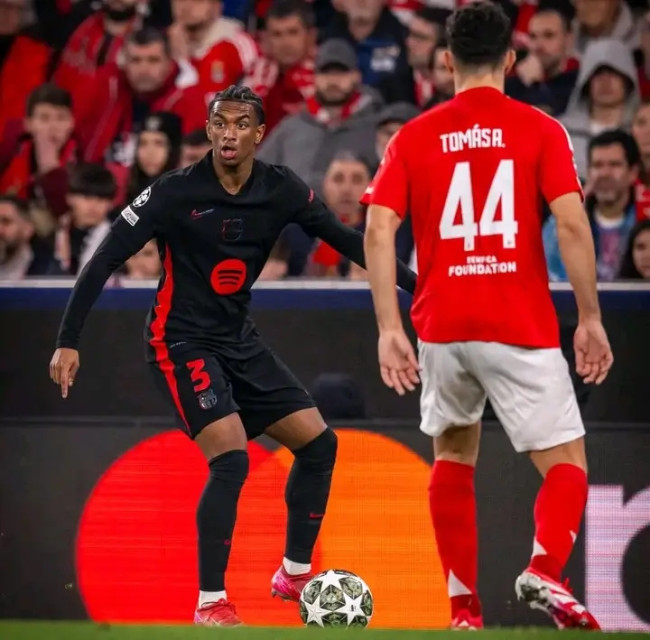 Alejandro Balde Diragukan Tampil Lawan Osasuna Akibat Benturan Keras di Pergelangan Kaki 4 1741266358874