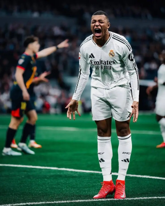 Carlo Ancelotti Minta Kylian Mbappe Segera Move On: Real Madrid Beda dengan PSG 6 1741496243048
