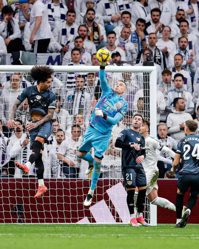 Lunin Bersinar Sebagai Starter, Real Madrid Siap Tempur di Derby Madrid 8 1741612602370