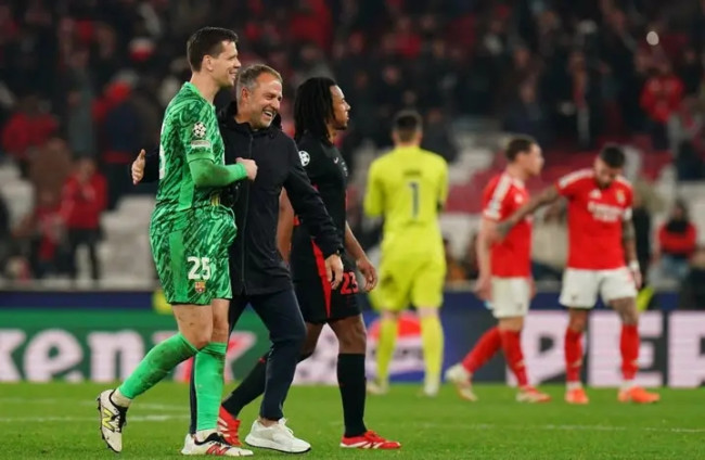 Barcelona Pertimbangkan Kontrak Baru untuk Szczesny, Keputusan di Tangannya 2 1741667867642