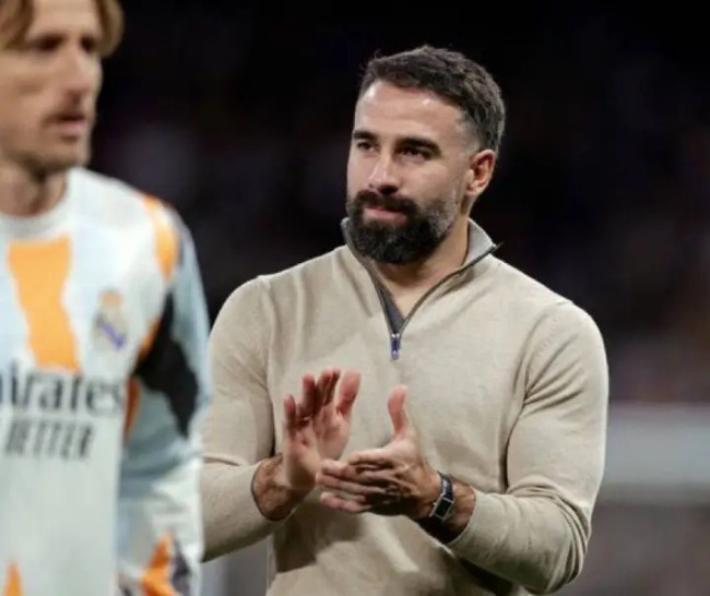 Carlo Ancelotti Ingin Dani Carvajal Dekat dengan Tim Jelang Duel Kontra Atletico Madrid 10 1741671066593