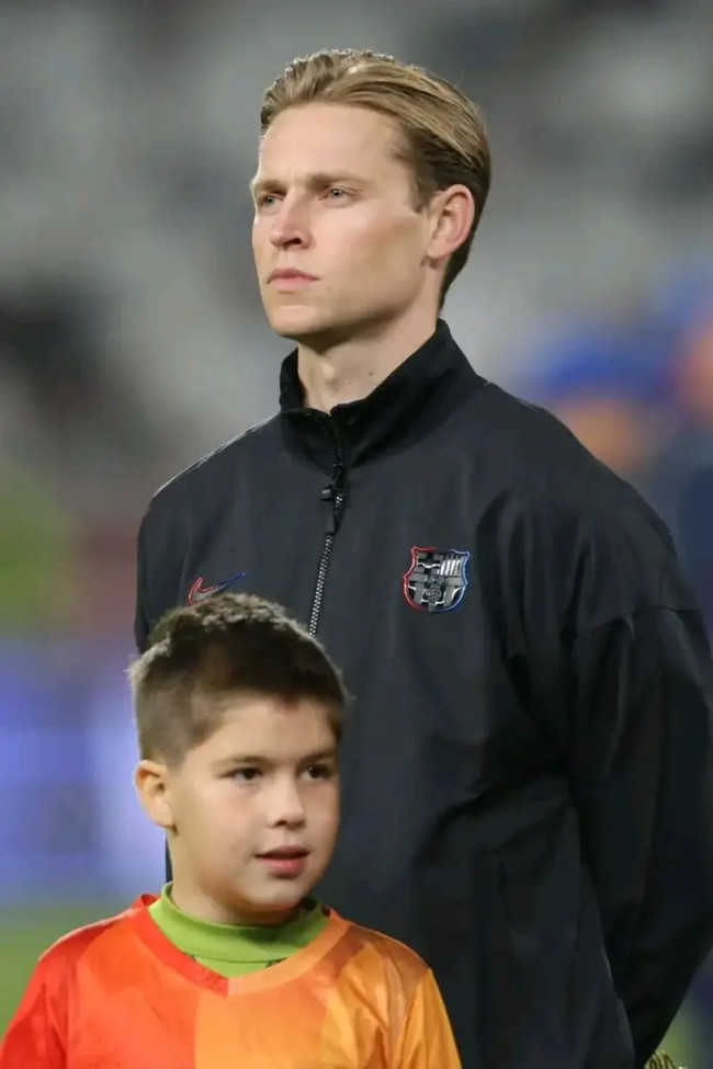Frenkie de Jong Kritik Tren Sepak Bola Modern: "Statistik Tidak Bisa Menilai Pemain Secara Utuh" 9 1742000210154
