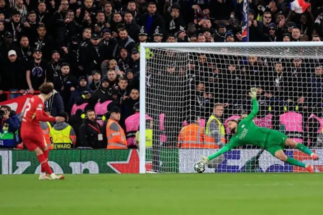 Curtis Jones Tegas Soal Kegagalan Penalti vs PSG: "Aku Tidak Takut Mengambil Risiko" 2 1742125511681
