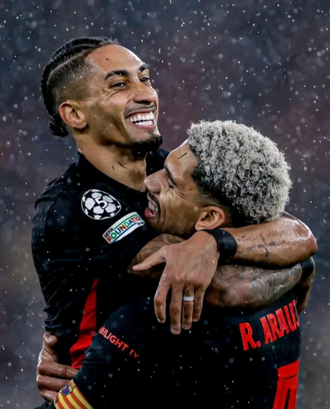 Ronald Araujo & Raphinha Pulang dengan Jet Pribadi, Siap Bela Barcelona vs Osasuna 3 1742599307105