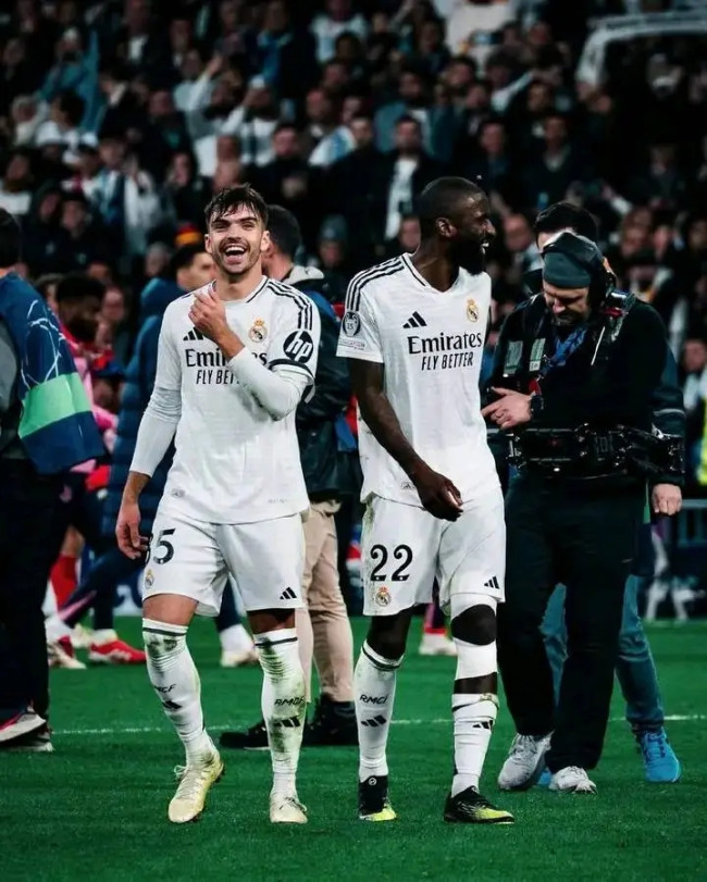 Real Madrid Belum Putuskan Transfer Bek Baru, Dean Huijsen Bermimpi Gabung Los Blancos 3 1742784265958