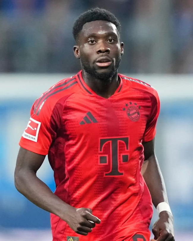 Alphonso Davies Cedera ACL, Bayern Munchen Konfirmasi Absen Hingga Akhir Musim 1 FB IMG 1742985506960