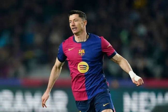 Kontrak Lewandowski: Bonus Fantastis Jika Barcelona Meraih Treble! 10 FB IMG 1743382421457