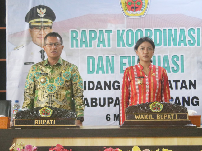 Bupati Yosef Lede: Nakes Harus Beri Pelayanan Maksimal, Tak Mampu Silakan Mundur! 2 bupati-yosef-lede-nakes-harus-beri-pelayanan-maksimal