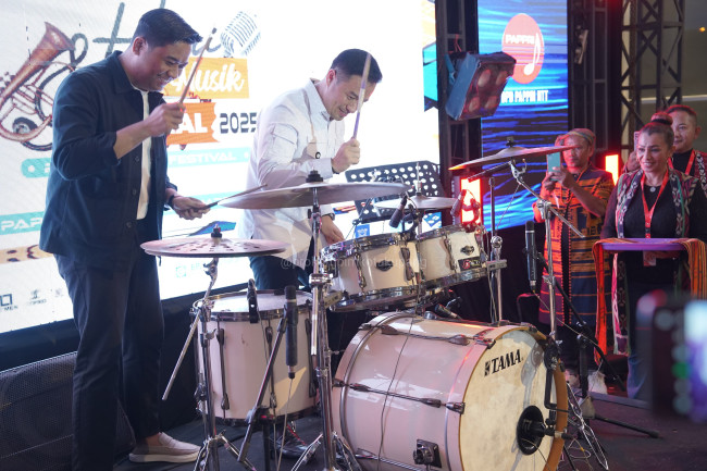 Dari Panggung ke Hati Rakyat! Wali Kota Kupang Hidupkan Musik dan Seni Lokal 3 dari-panggung-ke-hati-rakyat-wali-kota-kupang-hidupkan-musik-dan-seni-lokal