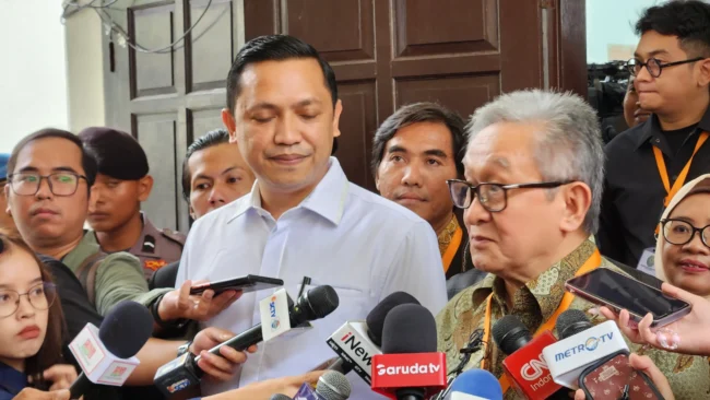 Jelang Sidang Perdana, Pengacara Hasto Tuding KPK Kejar Tayang Kasus! 5 Kuasa Hukum Hasto c89b9b3b7a scaled