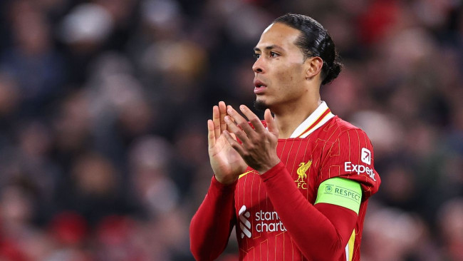 PSG Ajukan Tawaran €100 Juta untuk Virgil van Dijk, Liverpool Masih Bertahan 3 Liverpool vs Newcastle Virgil van Dijk mengejar tempat di antara