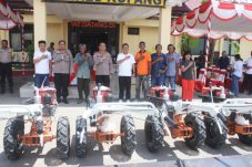 Dukung Swasembada Pangan! Bupati Kupang dan Kapolres Salurkan Alat Pertanian ke Petani 13 dukung-swasembada-pangan