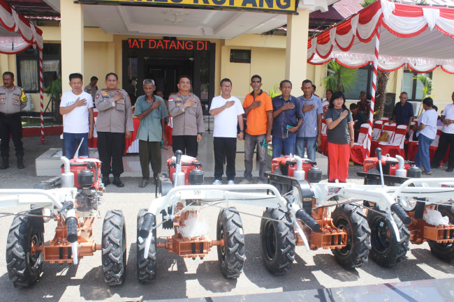 Dukung Swasembada Pangan! Bupati Kupang dan Kapolres Salurkan Alat Pertanian ke Petani 1 dukung-swasembada-pangan