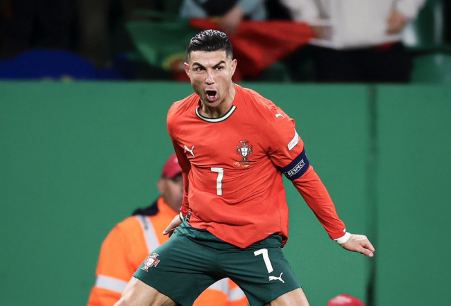 Cristiano Ronaldo 1.000 Gol! Apakah Ini Lebih Berharga dari Piala Dunia? 1 cristiano ronaldo cetak gol ke 929 bantu portugal ke semifinal eufa nations league 24032025 082159