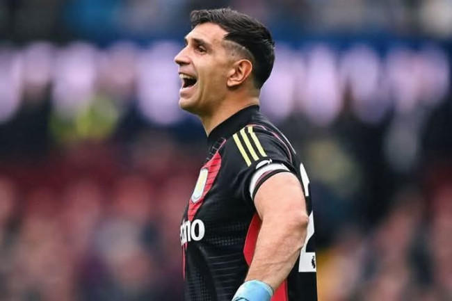 Emiliano Martinez Berjanji Pensiun Jika Argentina Juara Piala Dunia 2026 2 FB IMG 1743552146128