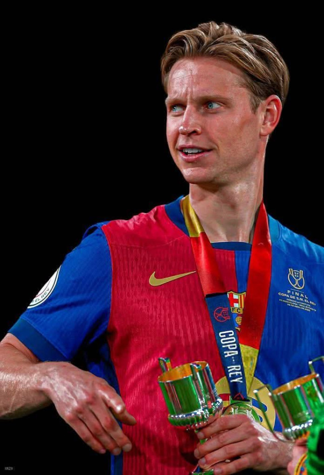 Frenkie de Jong: Atmosfer Stadion Luar Biasa, Fokus Raih Dua Gelar 1 FB IMG 1745828127288