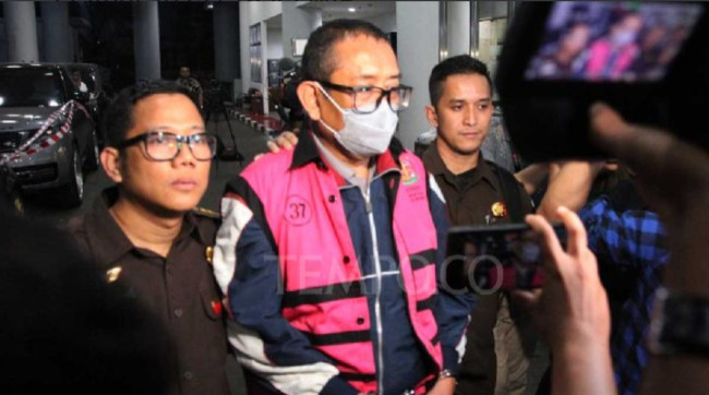 Pers Dilumpuhkan? Penetapan Tian Bahtiar Jadi Tersangka Picu Kecaman 1 Screenshot 2025 04 23 08 05 35 79 40deb401b9ffe8e1df2f1cc5ba480b12
