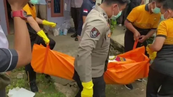 Sadis! Ibu dan Anak Ditemukan Bersimbah Darah, Suami Menghilang 2 0942274756