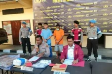 Malaikat Kecil Tewas di Tangan Ayah Tiri: Dibunuh, Dibungkus, Dibuang ke Laut 35 1846396910 1
