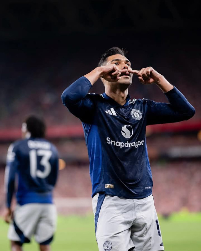 Casemiro Bangkit di Bawah Amorim, Jadi Teladan Pemain Muda Manchester United 1 FB IMG 1746143374238