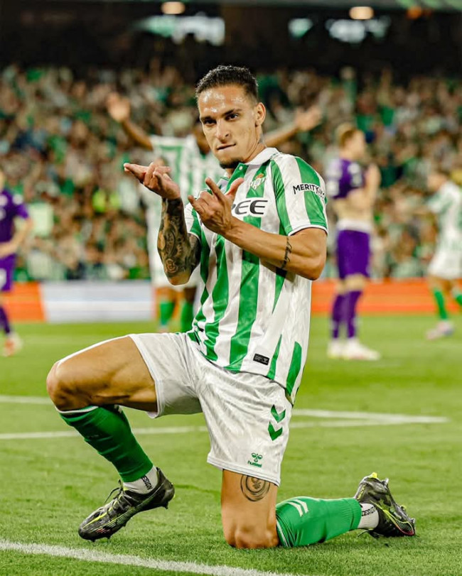 Atletico Madrid Tertarik Datangkan Antony dari Manchester United: Real Betis Bisa Gigit Jari? 3 FB IMG 1746183297381