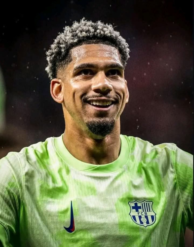 Masa Depan Ronald Araújo di Ujung Tanduk, Barcelona Siap Lepas ke Klub Lain? 3 FB IMG 1746922869099