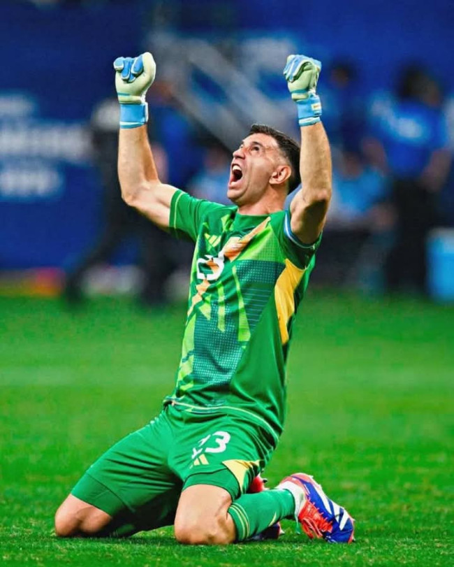 Emiliano Martinez Tidak Jadi ke Liga Arab, 2 Klub Besar Eropa Siap Tampung Dibu! 2 FB IMG 1747441123341