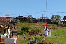 dari-ujung-desa-cahaya-pendidikan-menyala-hardiknas-gugus-1-ende-getarkan-semangat-bangsa