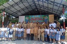 Mendadak Kunjung SMAN 4 Kota Kupang: Wagub NTT Beri Les Private Bahasa Inggris 40 mendadak-kunjung-sman-4-kota-kupang-wagub-ntt-beri-les-private-bahasa-inggris