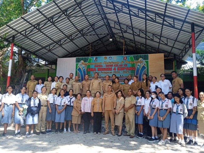 mendadak-kunjung-sman-4-kota-kupang-wagub-ntt-beri-les-private-bahasa-inggris
