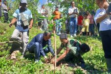 Upaya Memetigasi Bencana Alam, ADPRD Provinsi NTT Bersama Warga Tanam Ratusan Bambu 11 Screenshot 20250528 185201 Gallery