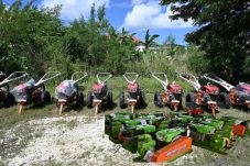 bupati-kupang-siap-tarik-traktor-dan-pompa-air-jika-tak-dimanfaatkan-petani