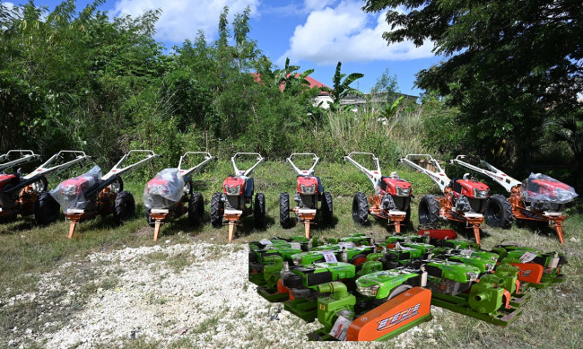 Bupati Kupang Siap Tarik Traktor dan Pompa Air Jika Tak Dimanfaatkan Petani 8 bupati-kupang-siap-tarik-traktor-dan-pompa-air-jika-tak-dimanfaatkan-petani