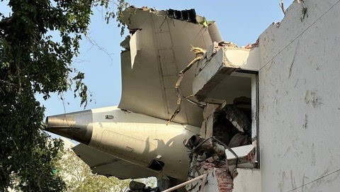 pesawat air india jatuh di ahmedabad 1749733524725 169