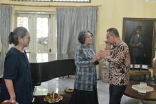 Warisan Bung Hatta, Ajaran Ki Hadjar: Ekonomi Berbasis Gotong Royong Resmi Dimulai 14 warisan-bung-hatta-ajaran-ki-hadjar-ekonomi-berbasis-gotong-royong-resmi-dimulai