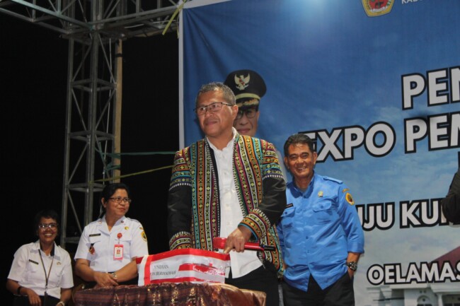 Bersama Masyarakat, Bupati Kupang Toreh Sejarah di Penutupan Expo Pembangunan dan UMKM 2025 3 bersama-masyarakat-bupati-kupang-toreh-sejarah-di-penutupan-expo-pembangunan-dan-umkm-2025
