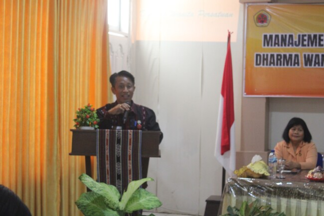 perempuan-tangguh-untuk-kupang-emas-sekda-sanam-resmi-buka-pelatihan-dharma-wanita