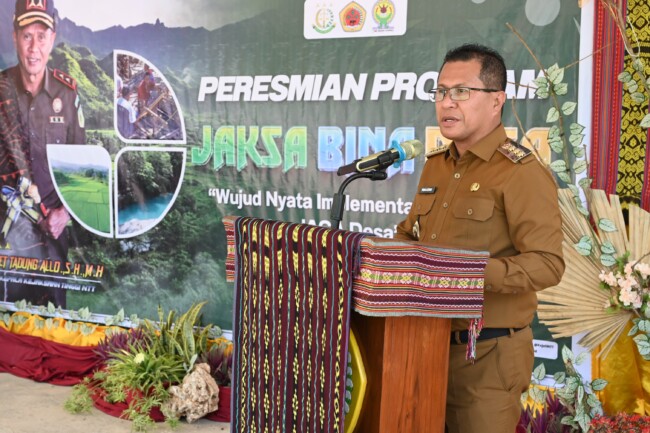 bupati-yosef-lede-apresiasi-kajati-ntt-desa-fatukanutu-dipilih-jadi-desa-binaan