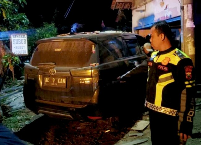 tabrakan-mematikan-di-magetan-mobil-penyanyi-cantika-davinca-tabrak-motor-tanpa-lampu-dua-remaja-gugur