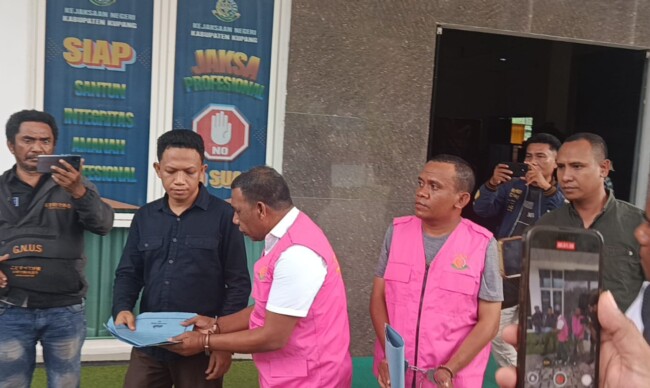 Siapa Lagi di Balik Korupsi Rp2,1 Miliar Proyek Sumur Bor? Kejaksaan Bakal Bongkar Tuntas! 1 siapa-lagi-di-balik-korupsi-rp21-miliar-proyek-sumur-bor-kejaksaan-bakal-bongkar-tuntas