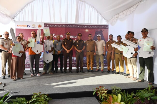 rumah-ini-rumah-berkat-yosef-lede-dan-zet-tadung-allo-kompak-wujudkan-hunian-bermartabat-untuk-warga-eks-tim-tim