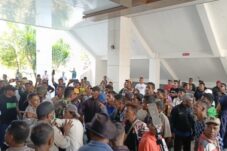 dosa-hendrikus-djawa-demo-di-kantor-bupati-kupang-panas-gara-gara-provokasi-dan-dana-seroja