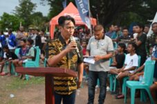 pesan-tegas-mateldius-sanam-bina-kembangkan-dan-menangkan-masa-depan-sepakbola-kupang