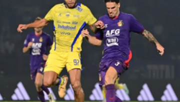 kontroversi-wasit-dan-gol-telat-persib-bandung-pulang-dengan-satu-poin