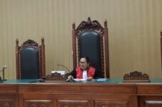 terang-benderang-hakim-seharusnya-kabulkan-praperadilan-christofel-liyanto