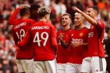 rekor-tak-terkalahkan-mu-terhenti-newcastle-bungkam-setan-merah-di-menit-akhir