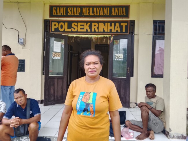 merasa-tidak-puas-aplonia-baki-tegaskan-tetap-lanjutkan-kasus-dugaan-penganiayaan-di-polsek-rinhat