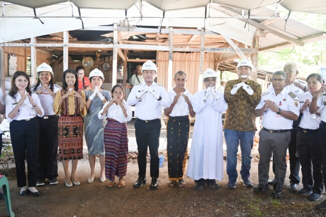 bupati-kupang-kick-off-renovasi-rumah-70-unit-disiapkan-untuk-keluarga-rentan