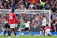 lengah-di-momen-krusial-liverpool-tumbang-2-3-dari-mu-dalam-derby-panas-old-trafford